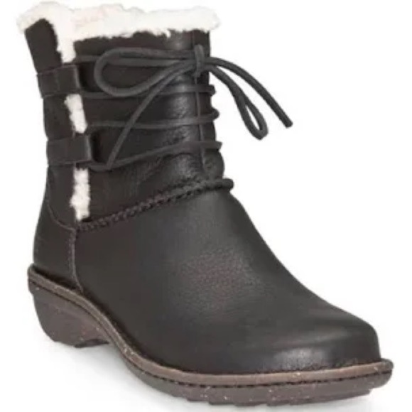 UGG caspia 1932 black leather boots Sherpa lined lace up women’s size 10 winter - Picture 1 of 9